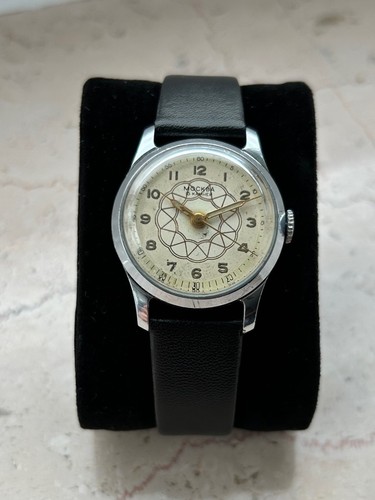 Eine vintage uhr moskau - eine,
