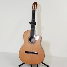 Gitarre Artesanas Cutaway Nr.142 in der Tasche