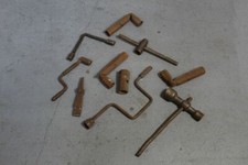 10 uralte Eisen Werkzeuge - wohl für Traktor oder LKW - ca. 9,5 Kg. /S87,5