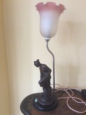 ART DECO LEUCHTE VINTAGE CHROM LAMPE DAME ORIGINAL WEIBLICHE FIGUR GLASSCHIRM 