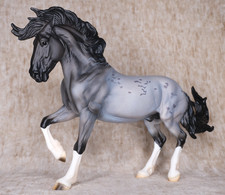 Breyer Pferd Modellpferd Traditional Blue Zeus Mustang horse Breyerfest 2024