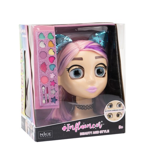 Influencer make puppe - up,