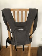 Ergobaby Babytrage Embrace Trage mitwachsend für Neugeborene bis 9 Monate
