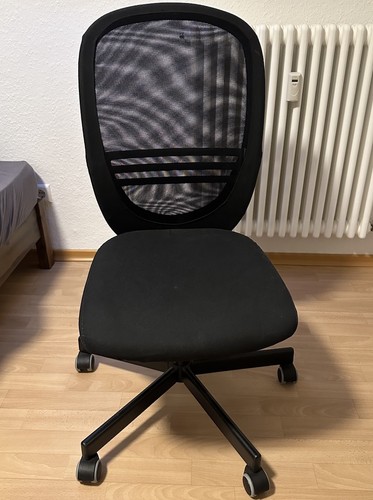Schwarzer bürostuhl mit hoher - schwarzer,