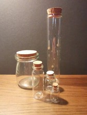 Glas-Fläschchen mit Korken