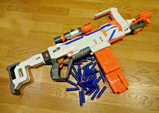 NERF N-Strike Modulus Regulator modularer Blaster (inkl. 30 Darts und Batterien)