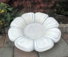 Steinfigur Vogeltränke Blume