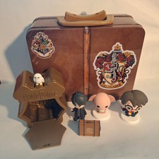 Harry Potter Konvolut Koffer mit Figuren Harry, Hedwig, Dobby