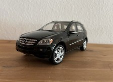 Modellauto (1:18) Mercedes Benz M-Klasse von der Marke Minichamps