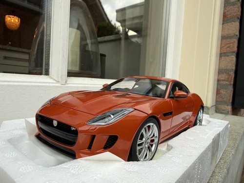 Jaguar type r - 1:18,
