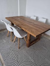 Massiver Esstisch aus Eiche