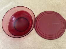 2 Tupperware Eleganzia Schüsseln, Ø ca. 22cm,  und ca. 15cm, rot, mit Deckel