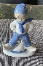 Schöne Porzellan Figur Kleiner Junge mit Boot Schiff Gräfenthal 9110