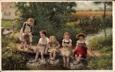 Künstler Ak Bergen, Claus, Plantschende Kinder, Mädchen am Wasser - 4900404