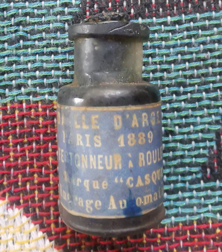 Alte flasche aus paris - paris,