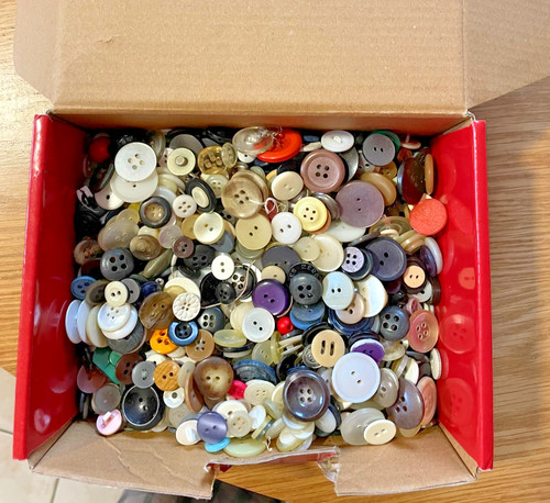 700 gramm gemischte knöpfe - gramm,