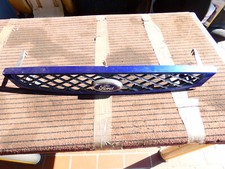 Kühlergrill Ford Focus I Turnier und Stufenheck (Typ:DFW/DNW)