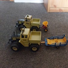 Siku 1:32 2x MB Trac 800 mit Doppelreifen und Anhänger 