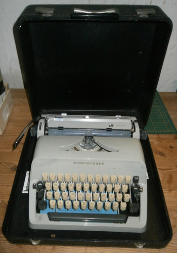 Schreibmaschine mit koffer - schreibmaschine,