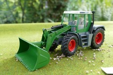 Siku Farmer Serie Nr. 3551 Fendt Xylon  mit Frontschaufel, Frontlader 1:32