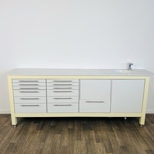 Behandlungszeile von Baisch mit Corean Arbeitsplatte gebraucht  MG009559