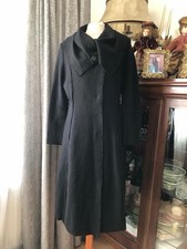 Vintage-Prada-Mantel