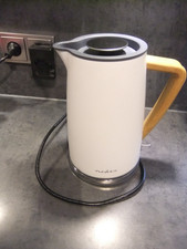 Nedis Wasserkocher   1.7 l   Soft Touch   beige  Um 360 Grad drehbar