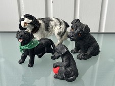 4 Niedliche Hundefiguren U.A. von BarkerS Firma Goebel Kunstharz (Resin) Top