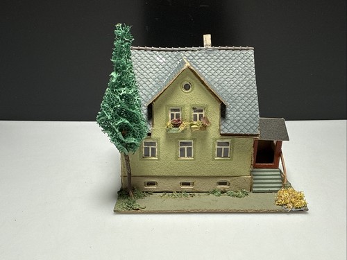 Spur ddr auhagen pappe haus - ddr,