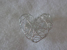 Drahtherz Herz Anstecker Tisch