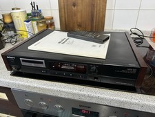 SONY  MDS-501  MiniDisc Recorder mit Fernbedienung, Anleitung und Holzseiten.