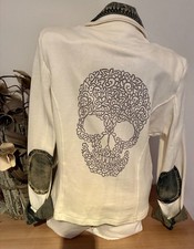 Schöner Blazer mit Jeans abgesetzt,  Motiv Totenkopf Strass in Gr. 38