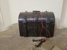 Chest, safe, strong box, war