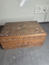 Alte Handgearbeitete Holztruhe