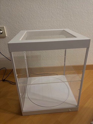Vitrine beleuchtet zweigeteilt