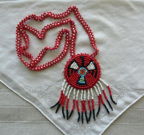 Rote perlenkette adler - -,
