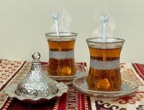 Türkisches teeglas set mit - türkisches,