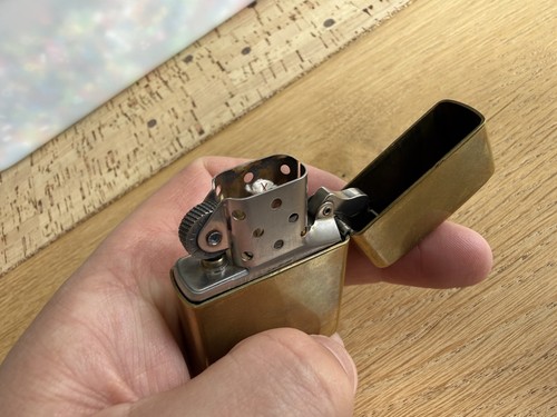 Zippo jahr 2007 - 2007, brass