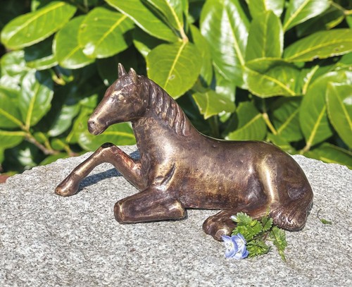 Bronzefigur pferd liegend - bronzefigur,