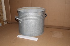 großer alter Zinktopf