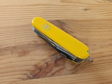 Victorinox Champion mit gelben