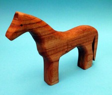 Holztier Rennpferd von Grün