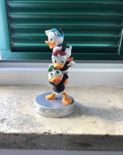 Tick trick track donald - trick,