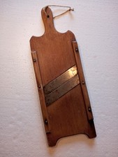 Gurkenhobel und Muskatreibe, historisches Küchengerät, 1930er/1960er Jahre [261]