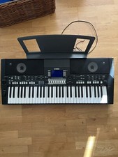 Yamaha PSR- S550 Keyboard + Sitz + Ständer