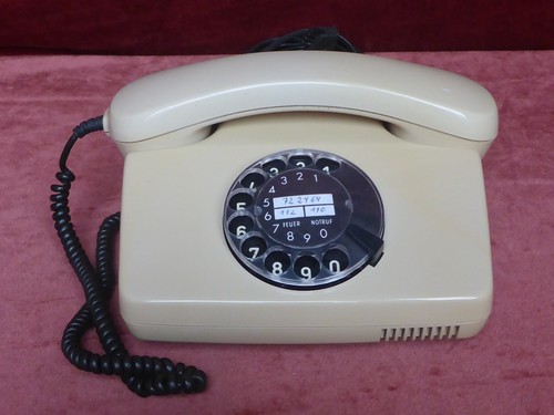 Altes telefon mit wählscheibe - altes,