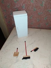 Alter Caco Besenschrank