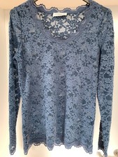 Rosemunde Spitzenshirt in blau mit langen Ärmeln, Gr. L - neu