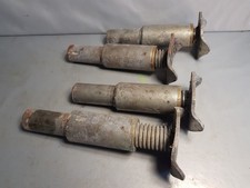 4x verstellbare Aufnahmen