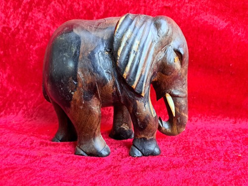 Alte holzfigur elefant - holzfigur,